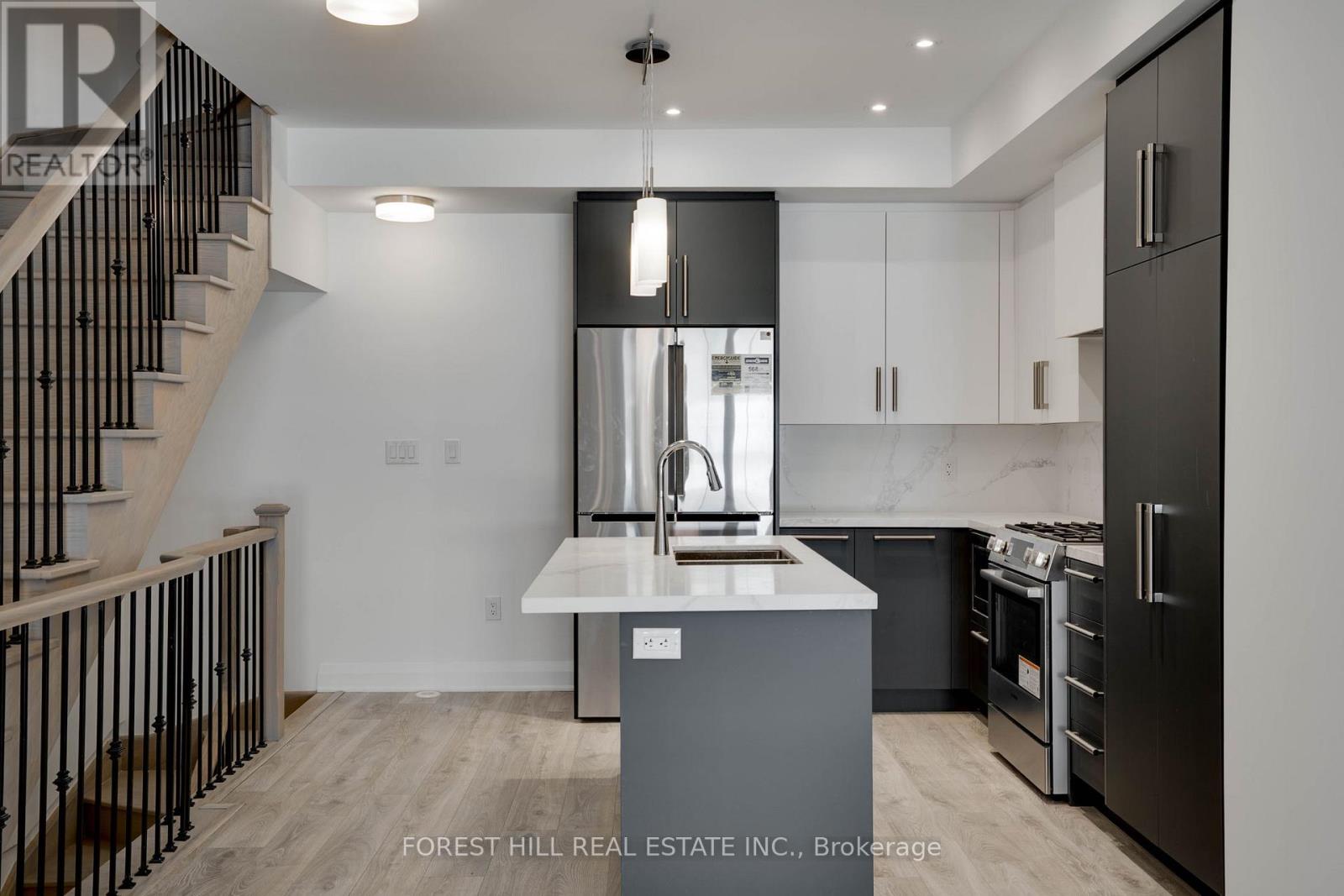 16 Chesley Street, Vaughan, Ontario  L4J 0M1 - Photo 3 - N12578068