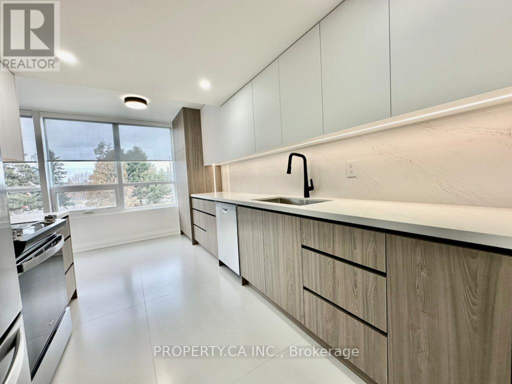 212 - 7601 BATHURST STREET, Vaughan, Ontario