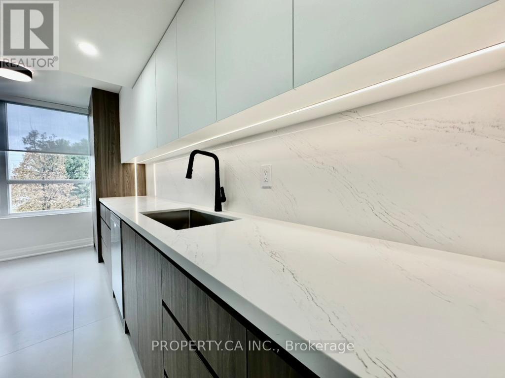 212 - 7601 Bathurst Street, Vaughan, Ontario  L4J 4H5 - Photo 2 - N12578076