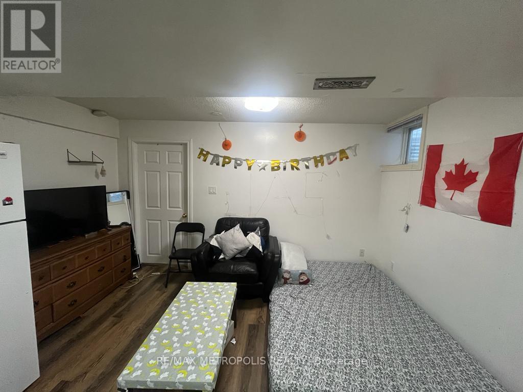 Basement 2 - 2 Mayflower Drive, Markham, Ontario  L3S 4K1 - Photo 2 - N12578122