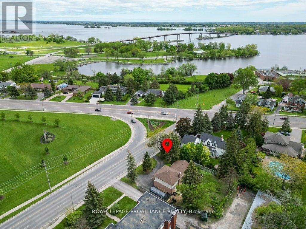 44 Sidney Street, Belleville, Ontario  K8P 3Y8 - Photo 2 - X12578292