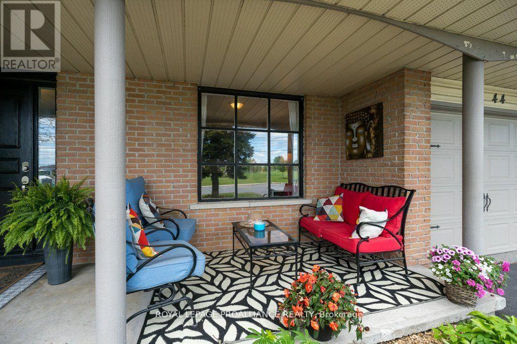 44 Sidney Street, Belleville, Ontario  K8P 3Y8 - Photo 4 - X12578292