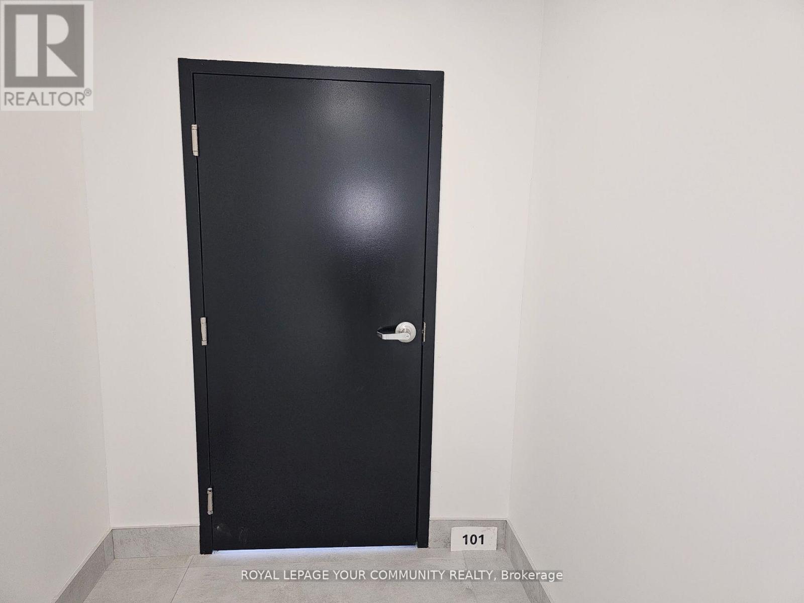 101 - 171 Main Street S, Newmarket, Ontario  L3Y 3Y9 - Photo 2 - N12316271