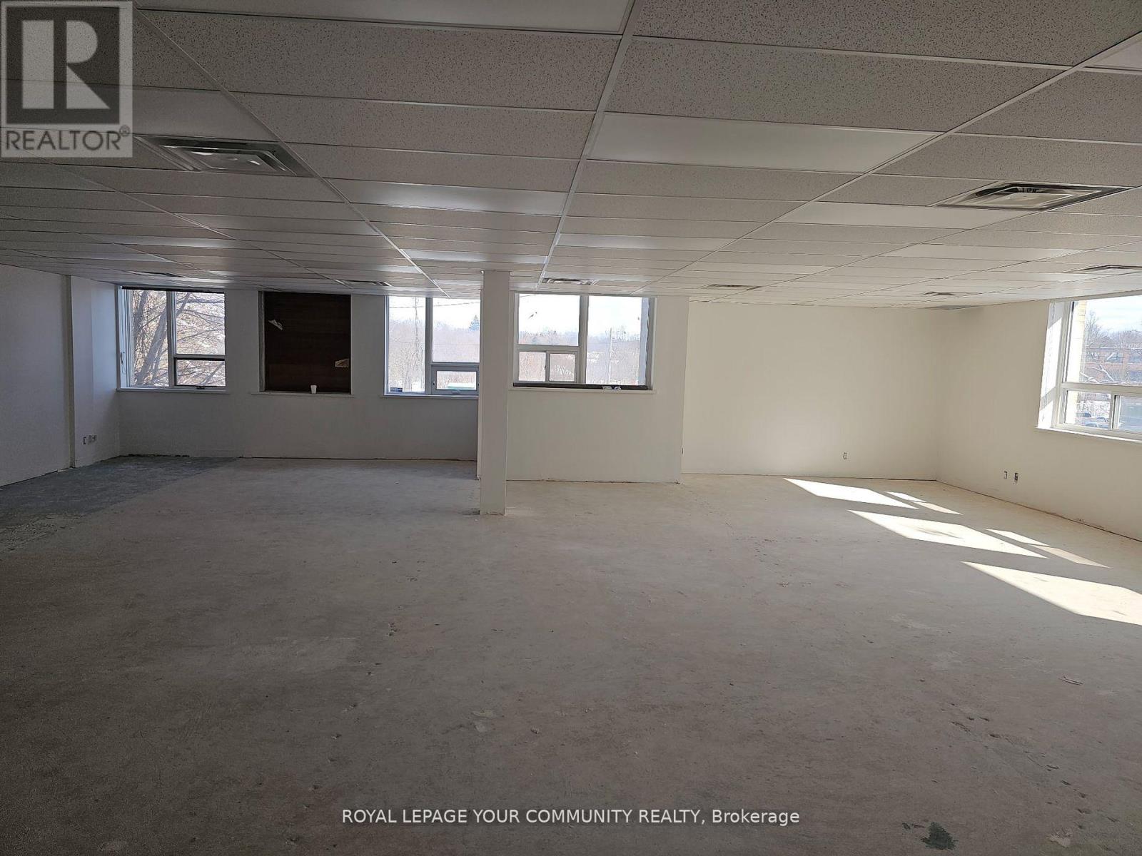 101 - 171 Main Street S, Newmarket, Ontario  L3Y 3Y9 - Photo 3 - N12316271