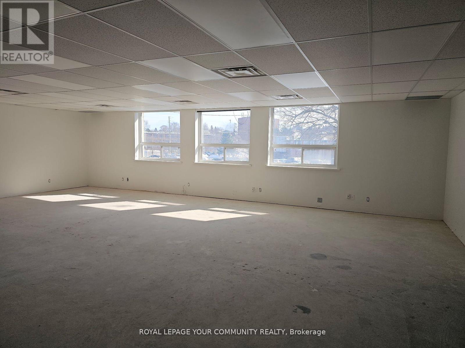 101 - 171 Main Street S, Newmarket, Ontario  L3Y 3Y9 - Photo 5 - N12316271