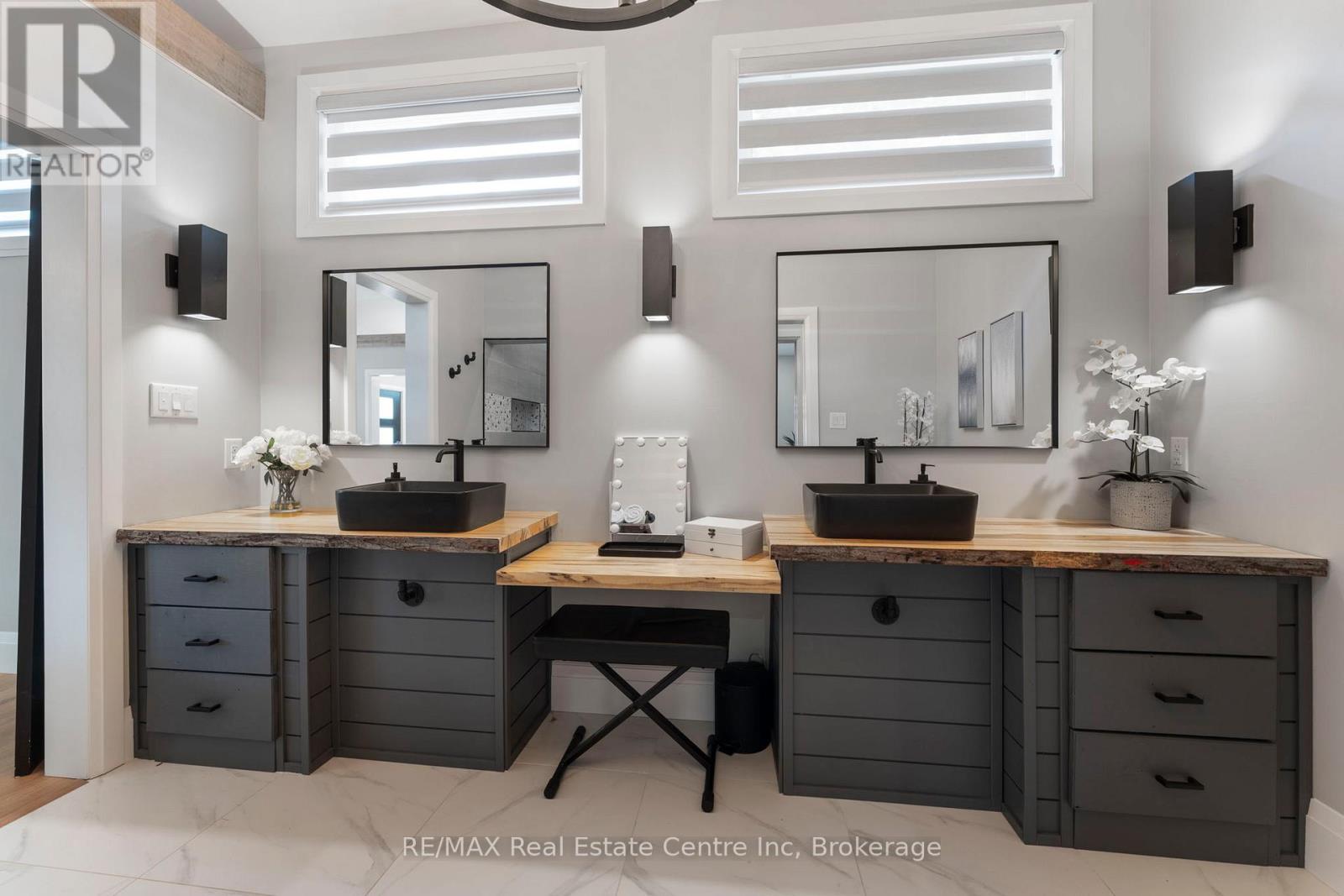 1283 Swan Street, North Dumfries, Ontario  N0B 1E0 - Photo 28 - X12390506