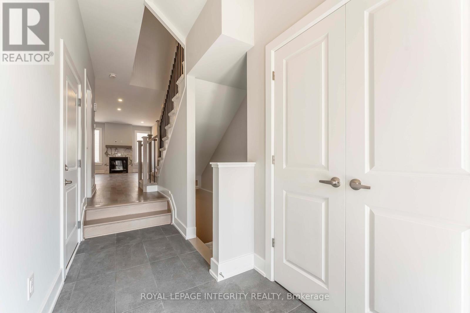 1166 Cope Drive, Ottawa, Ontario  K2S 3C4 - Photo 2 - X12578222