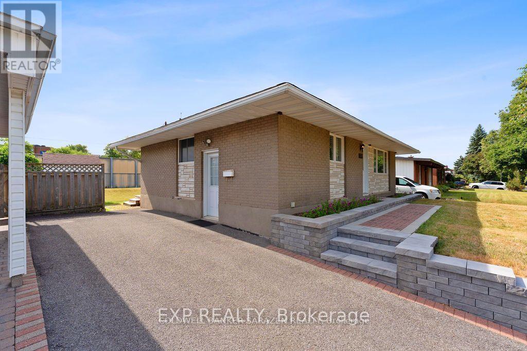 2536 Roman Avenue, Ottawa, Ontario  K2B 7X9 - Photo 3 - X12578412