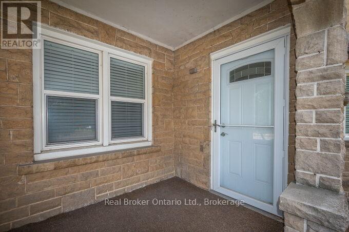 264 Grays Road, Hamilton, Ontario  L8E 1V1 - Photo 5 - X12578212