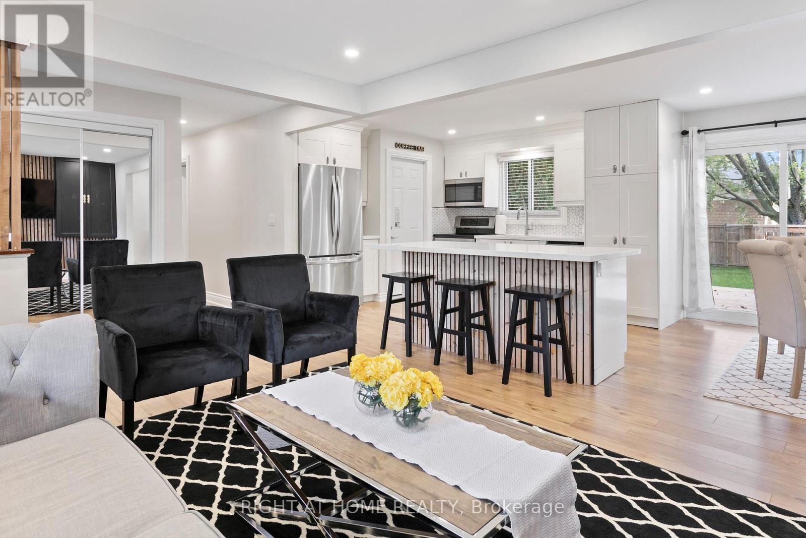 94 States Avenue, Amherstburg, Ontario  N9V 3M3 - Photo 4 - X12472841