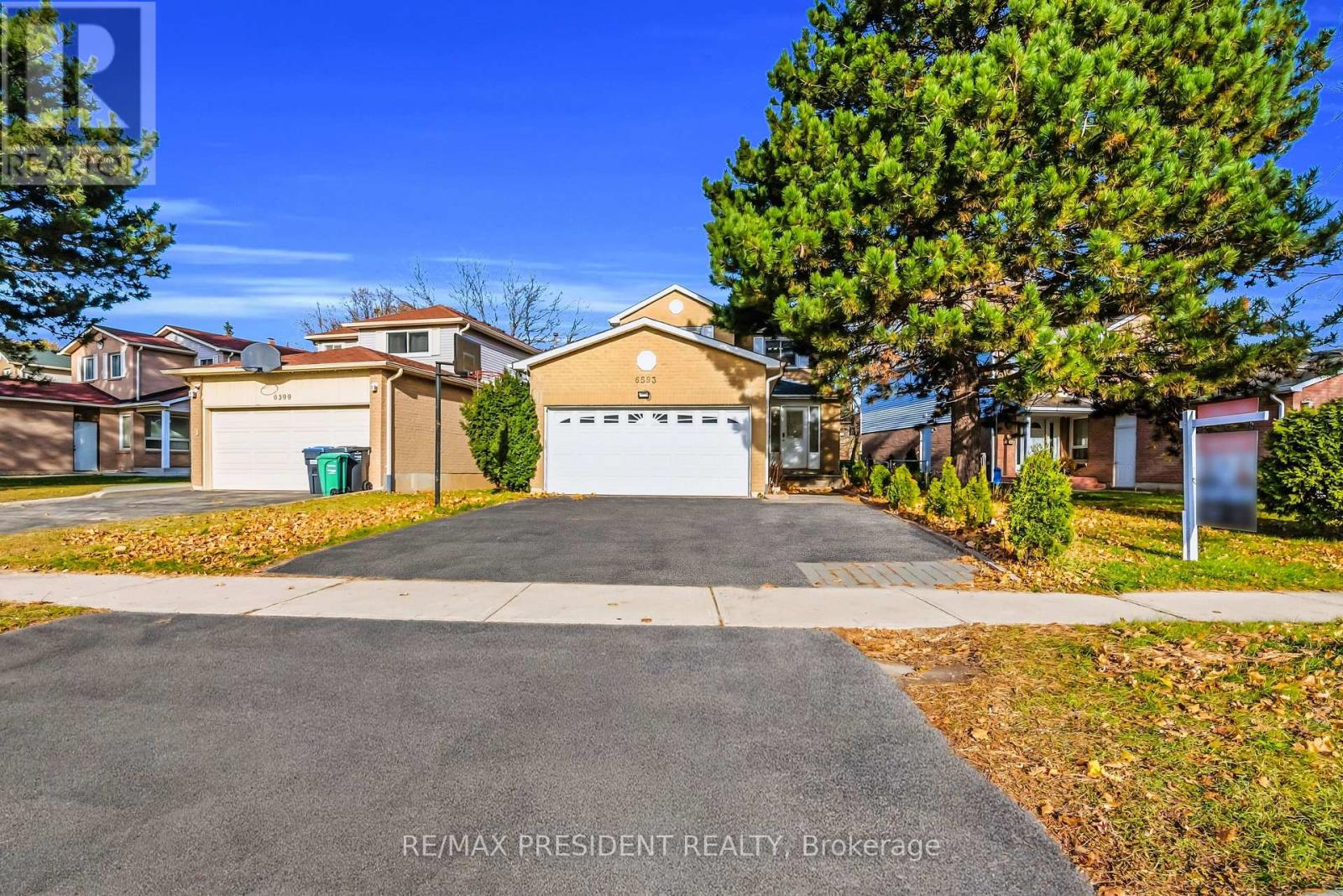 6593 Edenwood Drive, Mississauga, Ontario  L5N 3E9 - Photo 2 - W12578094