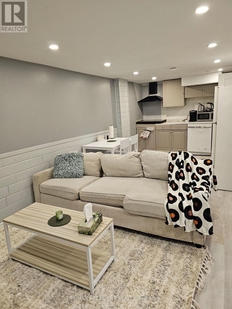 6593 Edenwood Drive, Mississauga, Ontario  L5N 3E9 - Photo 35 - W12578094