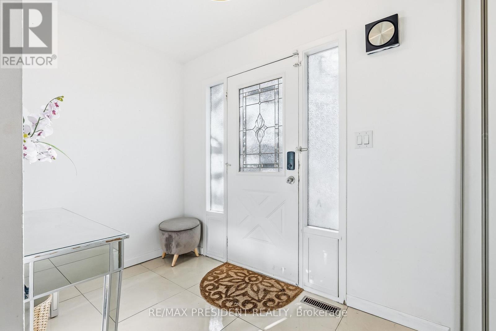 6593 Edenwood Drive, Mississauga, Ontario  L5N 3E9 - Photo 7 - W12578094