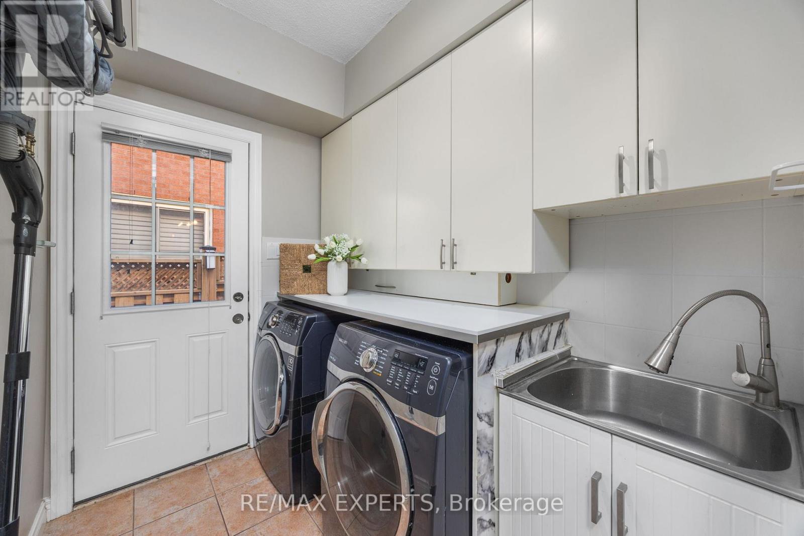 482 Malaga Road, Mississauga, Ontario  L5B 3W2 - Photo 19 - W12578110