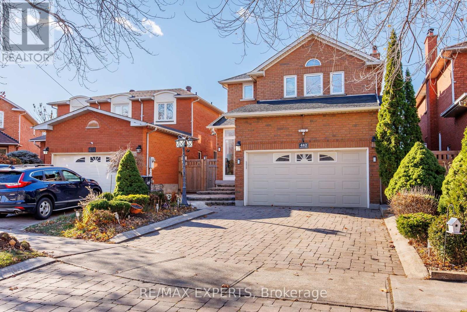 482 Malaga Road, Mississauga, Ontario  L5B 3W2 - Photo 2 - W12578110
