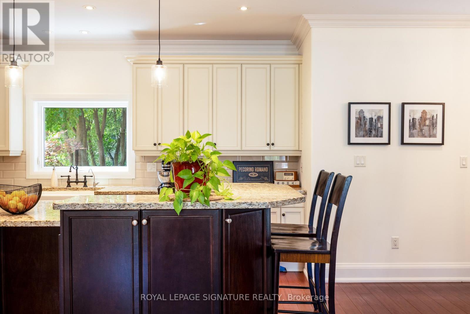 116 Milton Street, Toronto, Ontario  M8Y 2Y3 - Photo 13 - W12578128