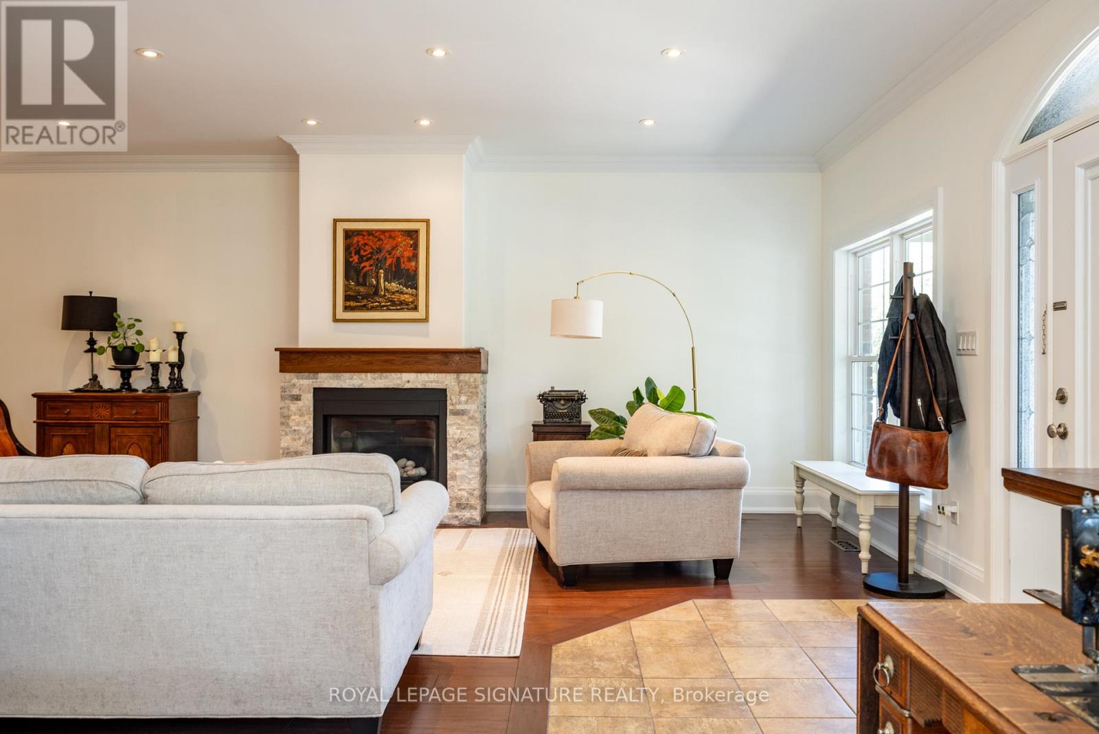 116 Milton Street, Toronto, Ontario  M8Y 2Y3 - Photo 3 - W12578128