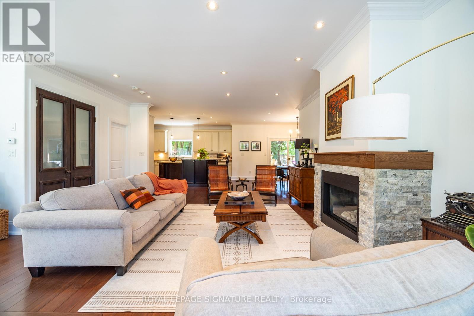 116 Milton Street, Toronto, Ontario  M8Y 2Y3 - Photo 5 - W12578128