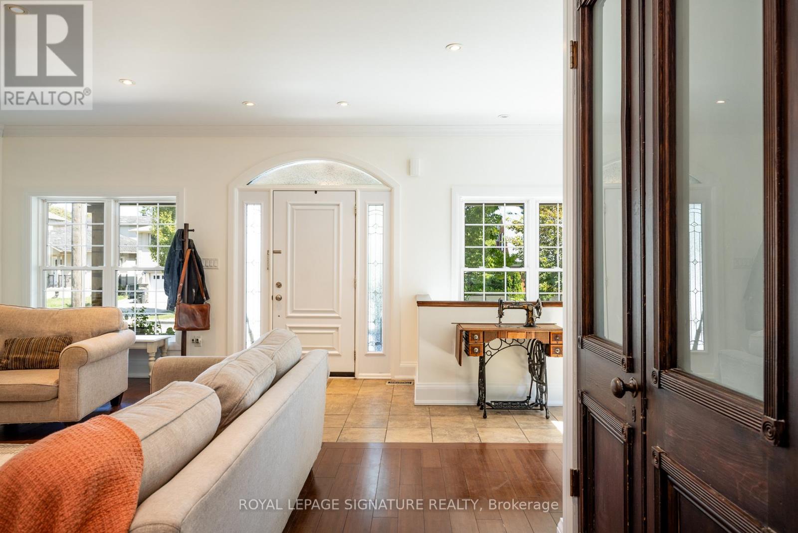 116 Milton Street, Toronto, Ontario  M8Y 2Y3 - Photo 8 - W12578128