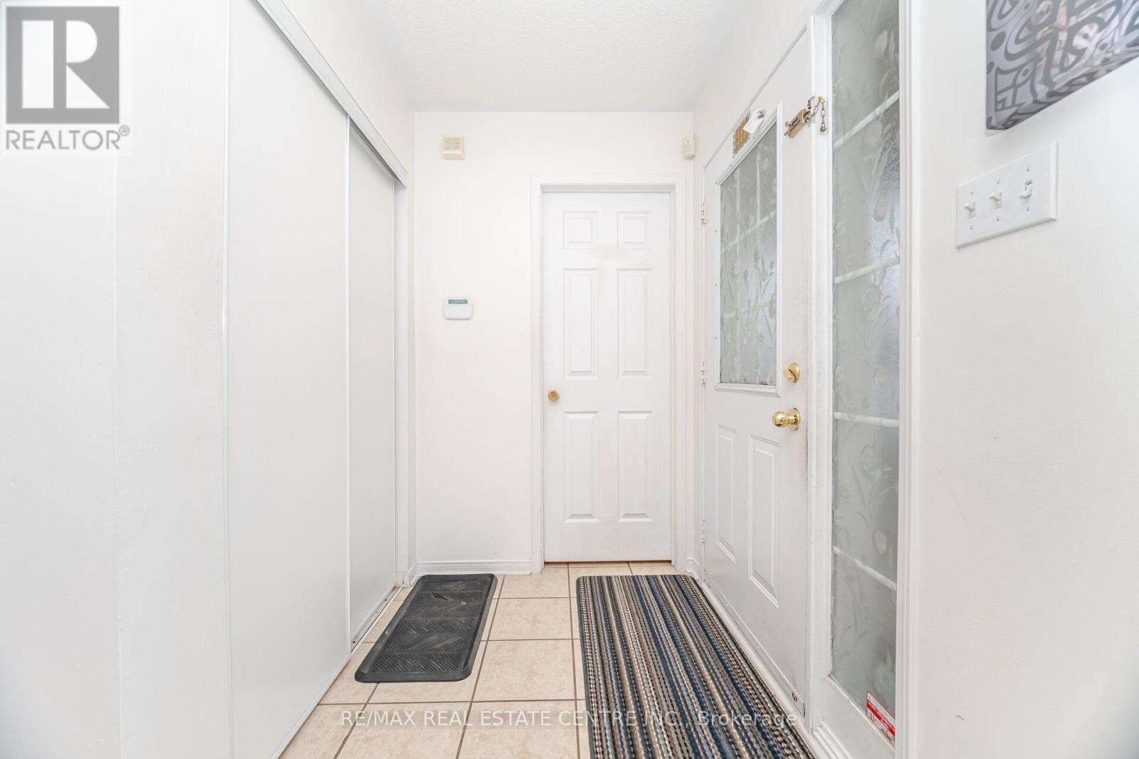 112 - 3150 Erin Centre Boulevard, Mississauga, Ontario  L5M 7Z3 - Photo 7 - W12578156