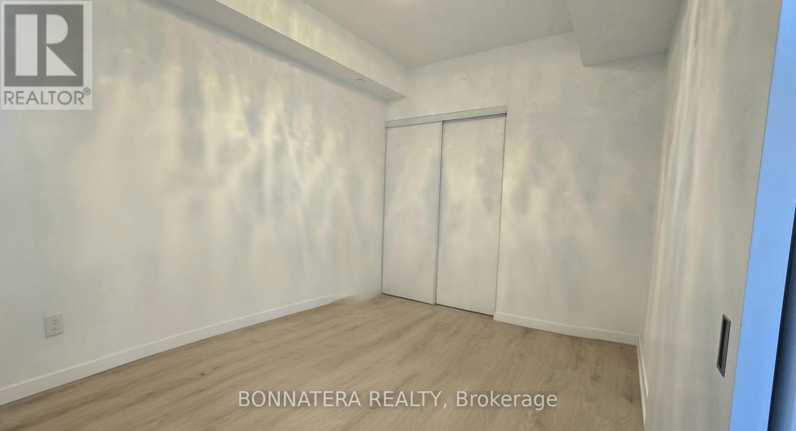 913 - 3900 Confederation Parkway, Mississauga, Ontario  L5B 0M3 - Photo 6 - W12578164