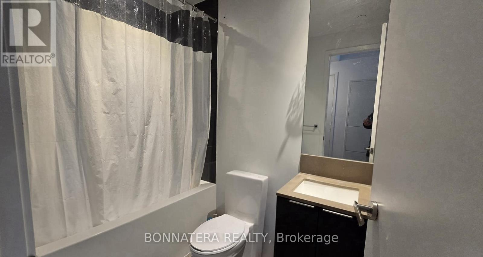 913 - 3900 Confederation Parkway, Mississauga, Ontario  L5B 0M3 - Photo 7 - W12578164