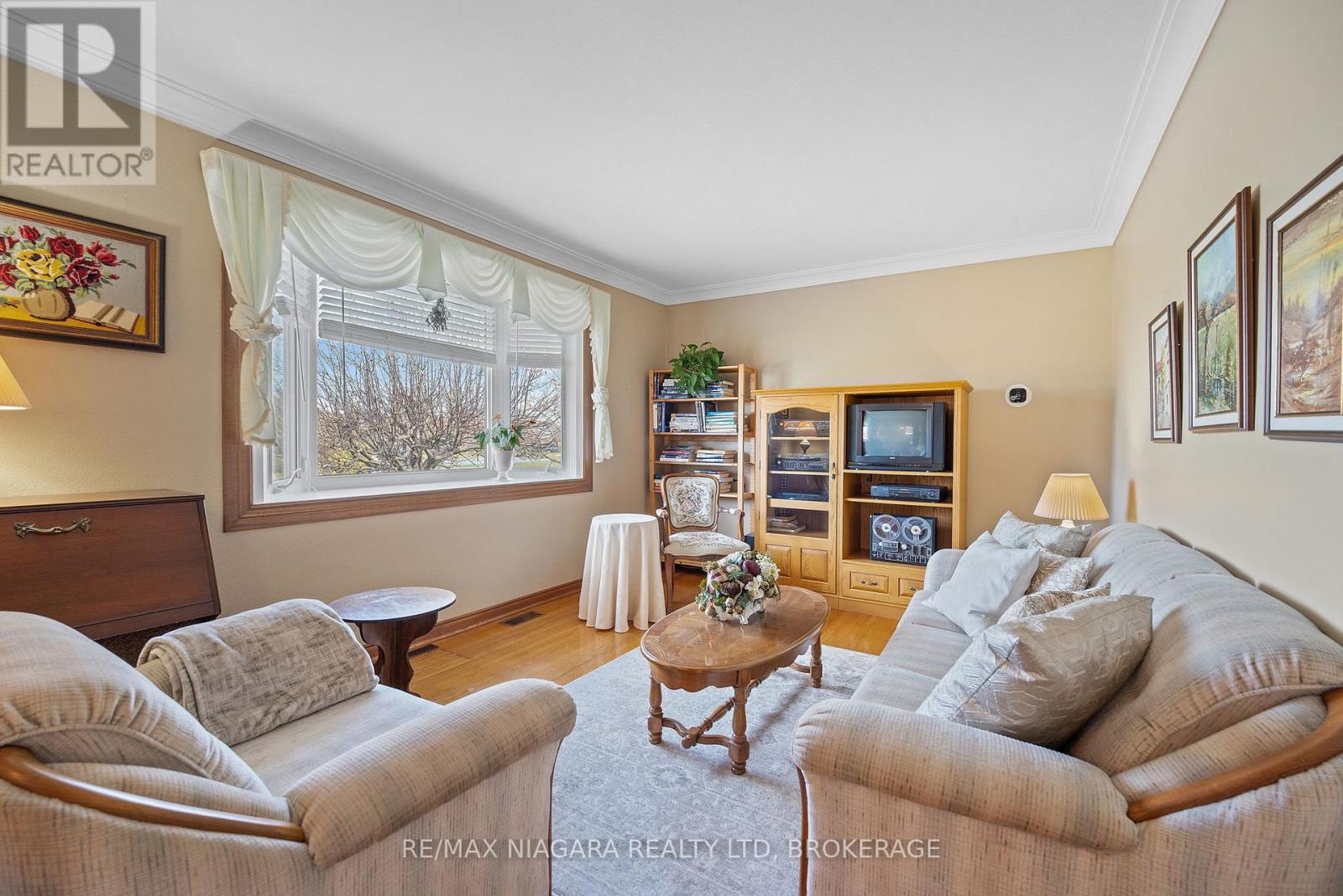 9 Mcphail Crescent, St. Catharines (E. Chester), Ontario  L2P 3G3 - Photo 8 - X12578304