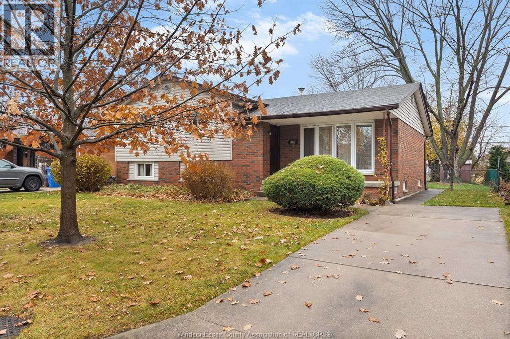 MLS# 25030635: 1161 GARDEN COURT, Windsor, Canada