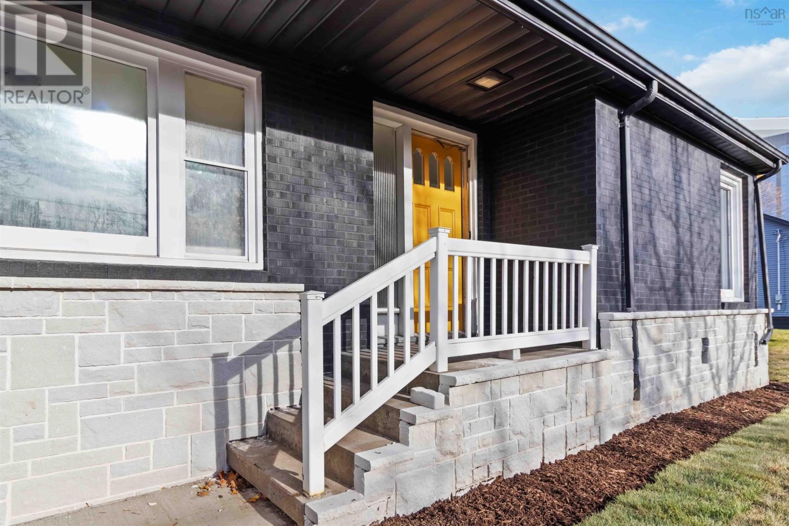 2795 Joseph Howe Drive, Halifax, Nova Scotia  B3L 4G8 - Photo 3 - 202528566