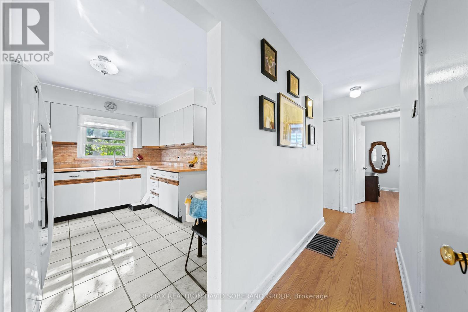 17 Wigan Crescent, Toronto, Ontario  M3H 3A3 - Photo 5 - C12577042