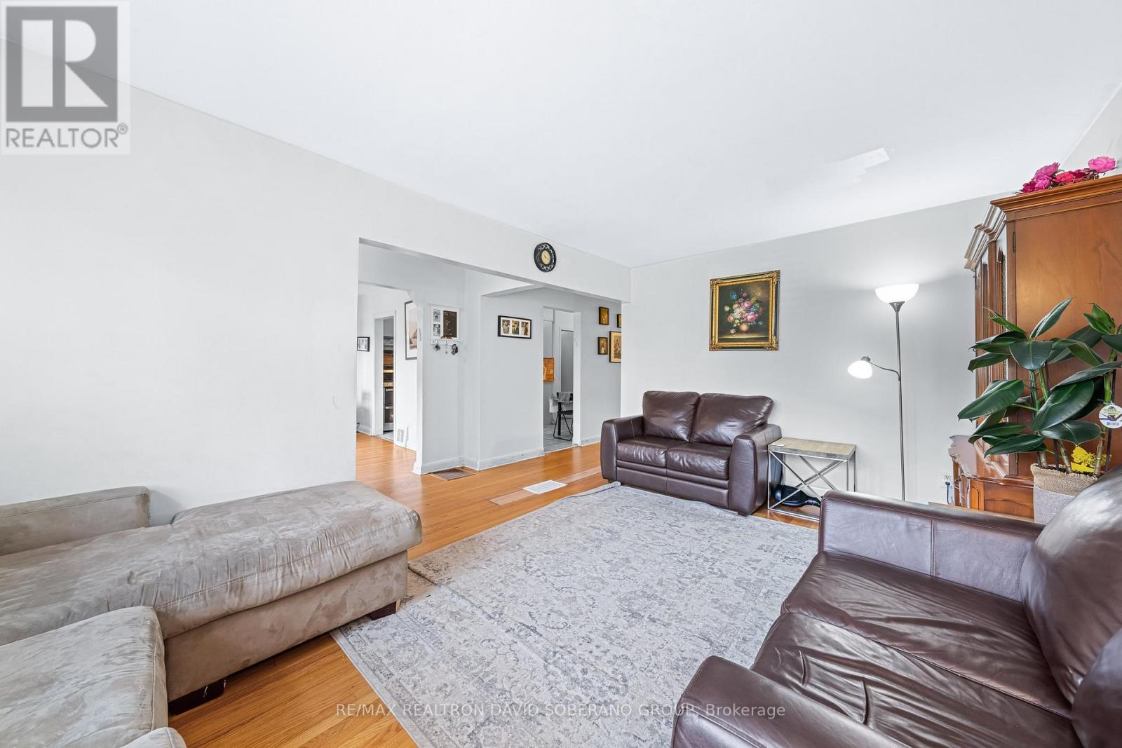 17 Wigan Crescent, Toronto, Ontario  M3H 3A3 - Photo 4 - C12577042