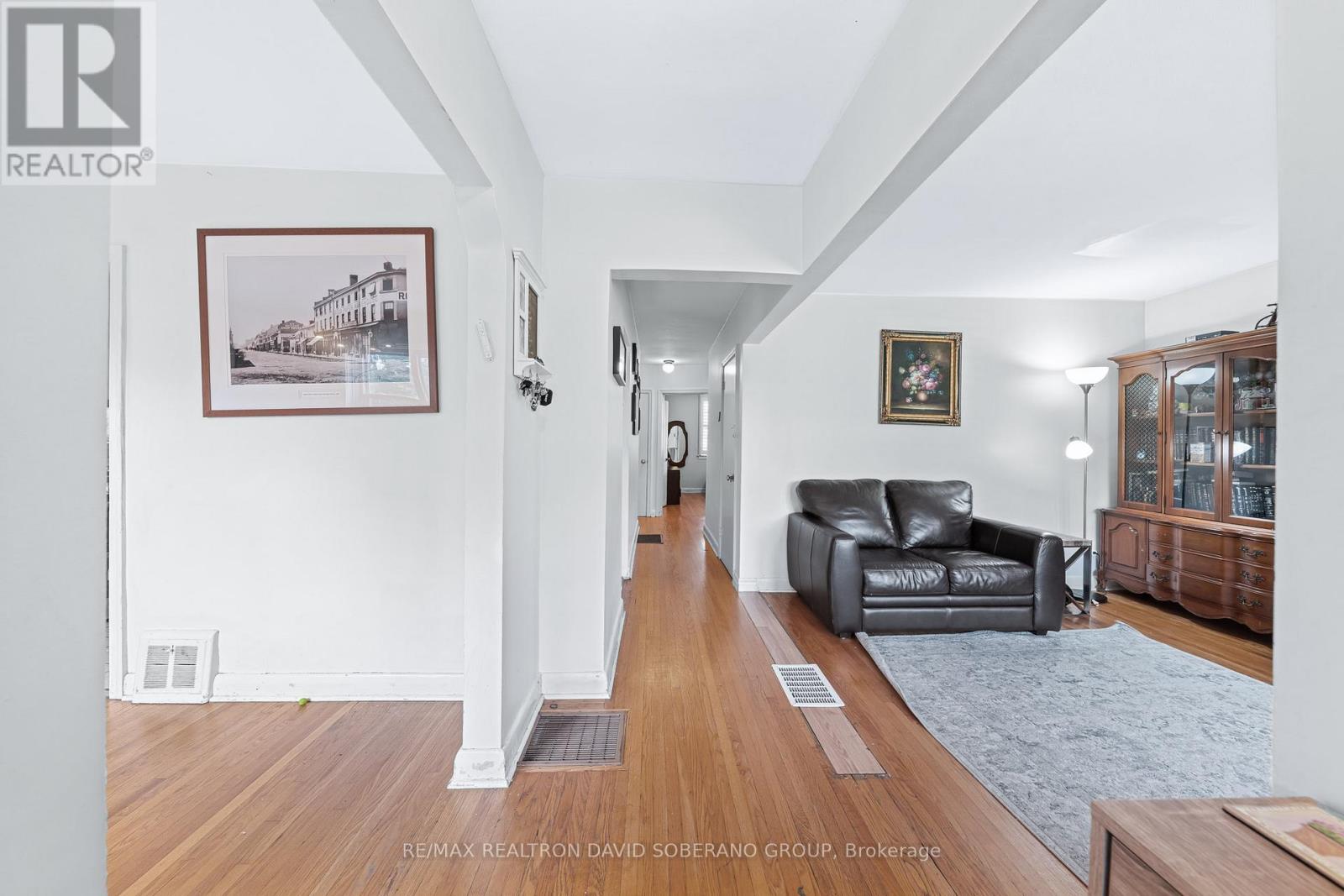 17 Wigan Crescent, Toronto, Ontario  M3H 3A3 - Photo 2 - C12577042