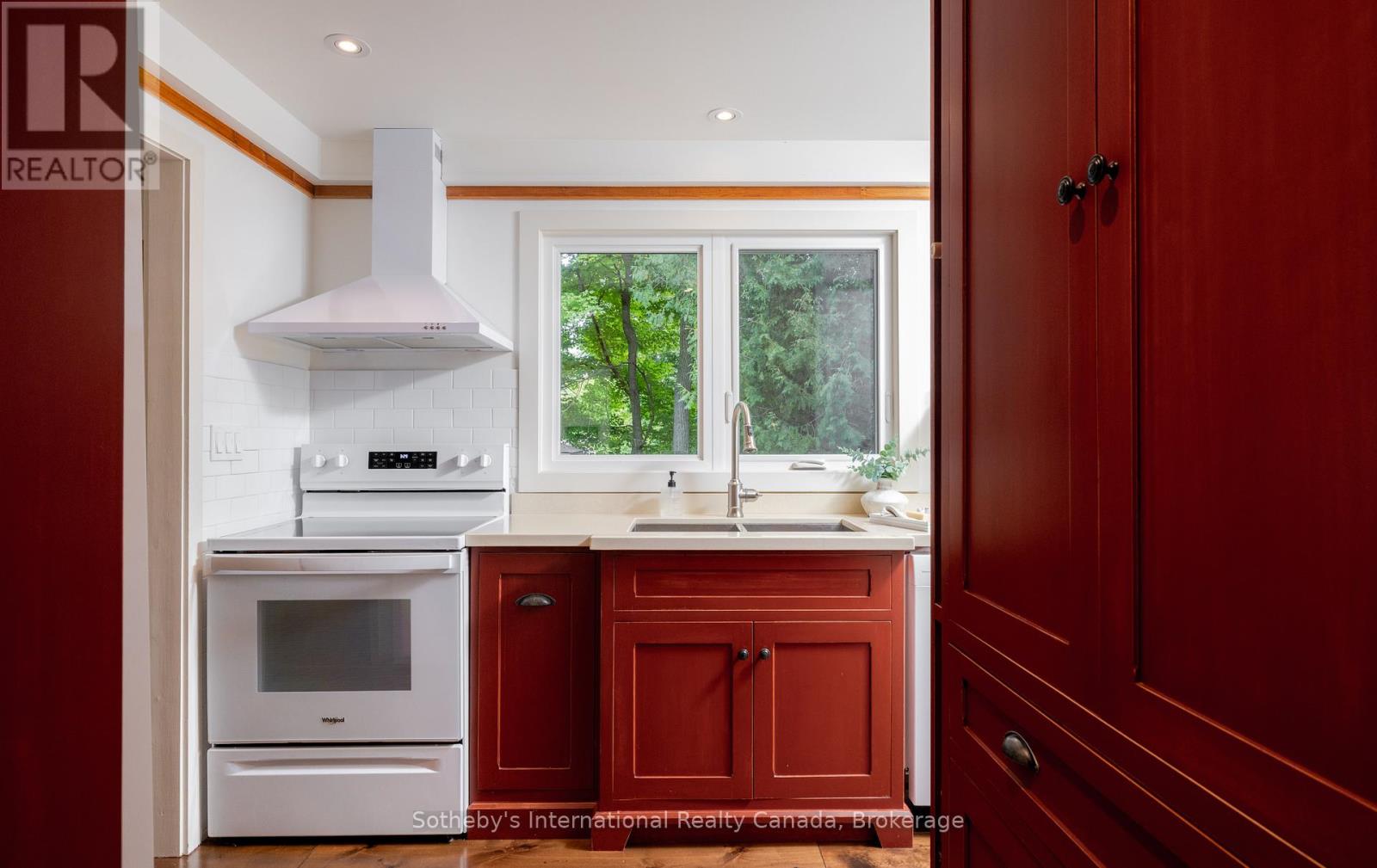 131 Kitzbuhl Crescent, Blue Mountains, Ontario  L9Y 0S5 - Photo 13 - X12578268