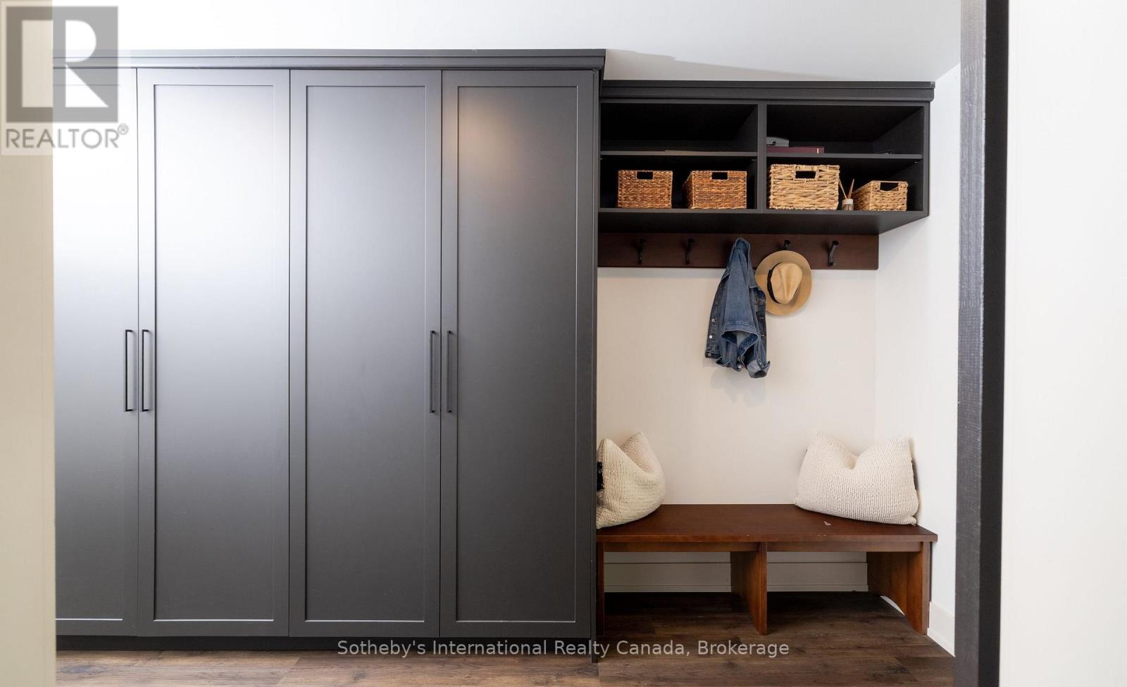 131 Kitzbuhl Crescent, Blue Mountains, Ontario  L9Y 0S5 - Photo 4 - X12578268