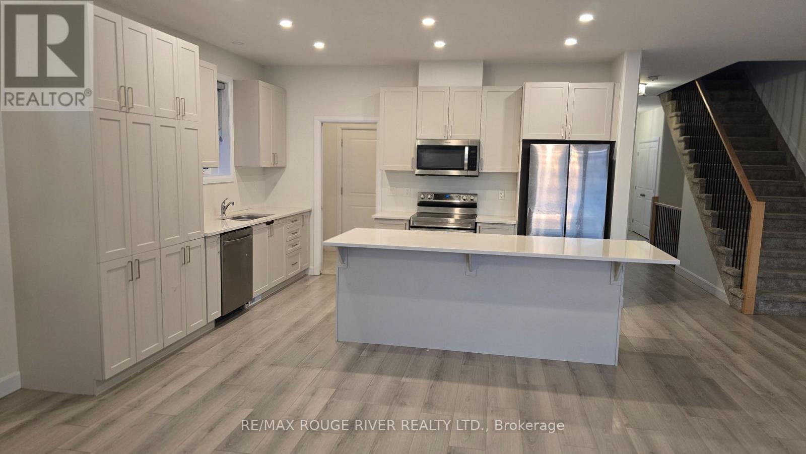 46 Erie Court, Loyalist, Ontario  K7N 0E3 - Photo 4 - X12578124