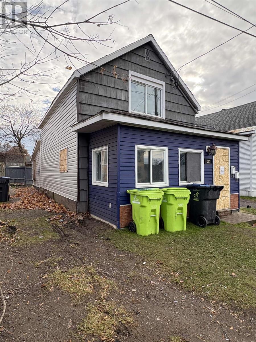 32 Blucher St, Sault Ste. Marie, Ontario  P6A 2V4 - Photo 1 - SM253354