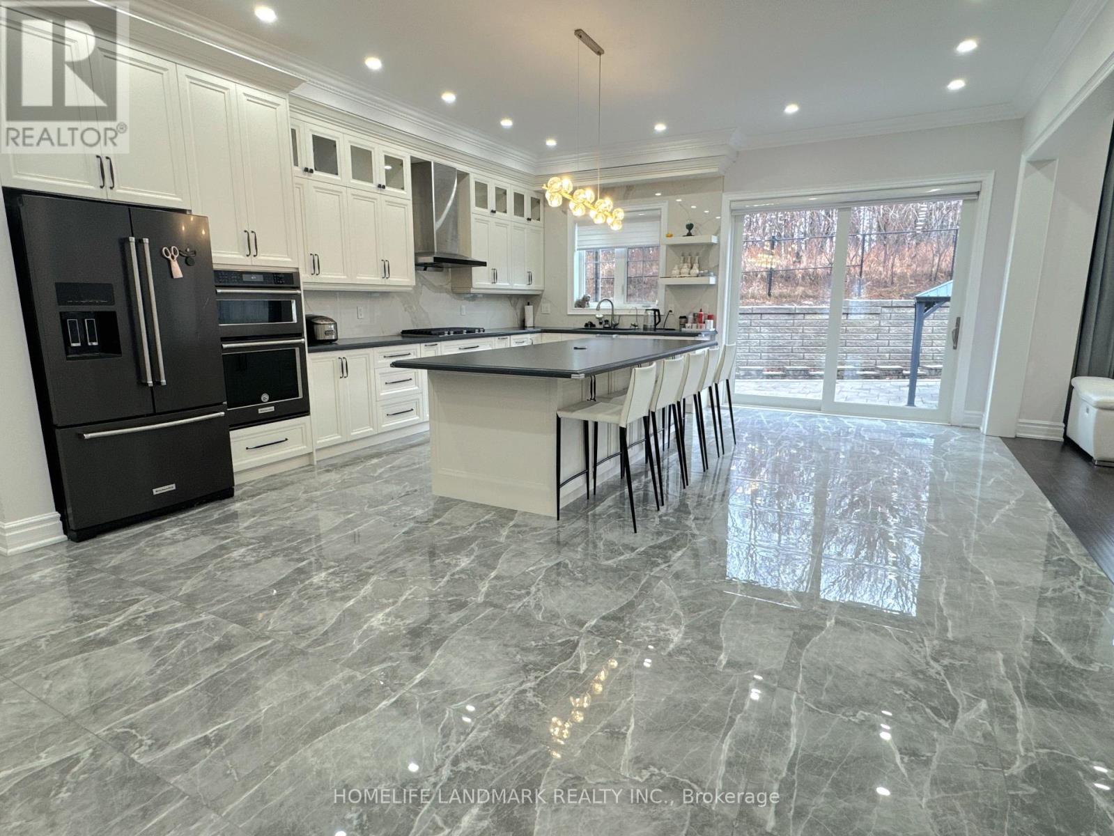 34 Manor Hampton Street, East Gwillimbury, Ontario  L9N 0P9 - Photo 14 - N12576034