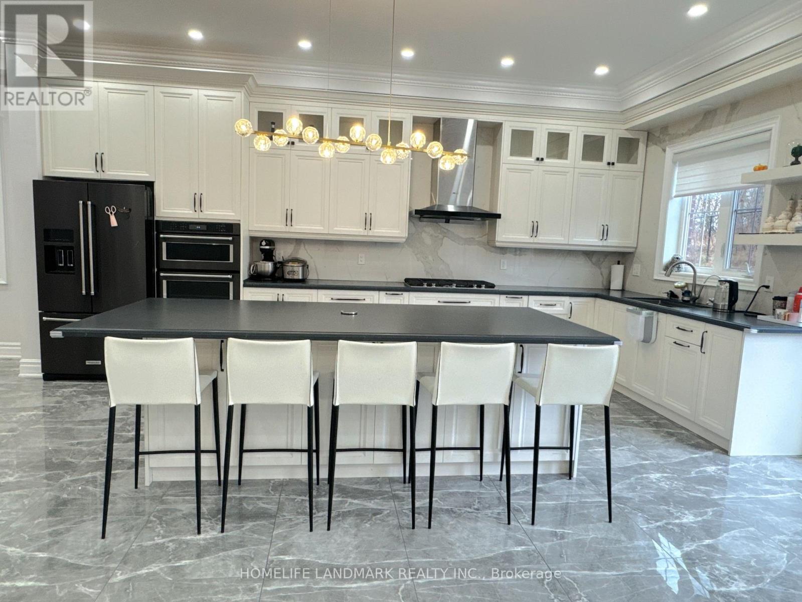 34 Manor Hampton Street, East Gwillimbury, Ontario  L9N 0P9 - Photo 5 - N12576034