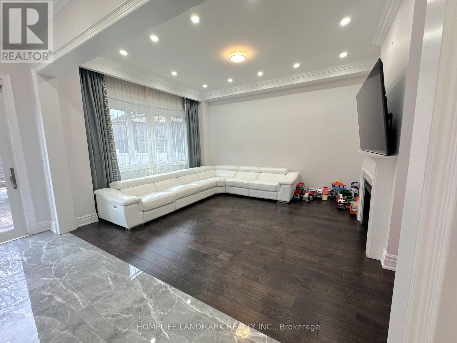 34 Manor Hampton Street, East Gwillimbury, Ontario  L9N 0P9 - Photo 7 - N12576034