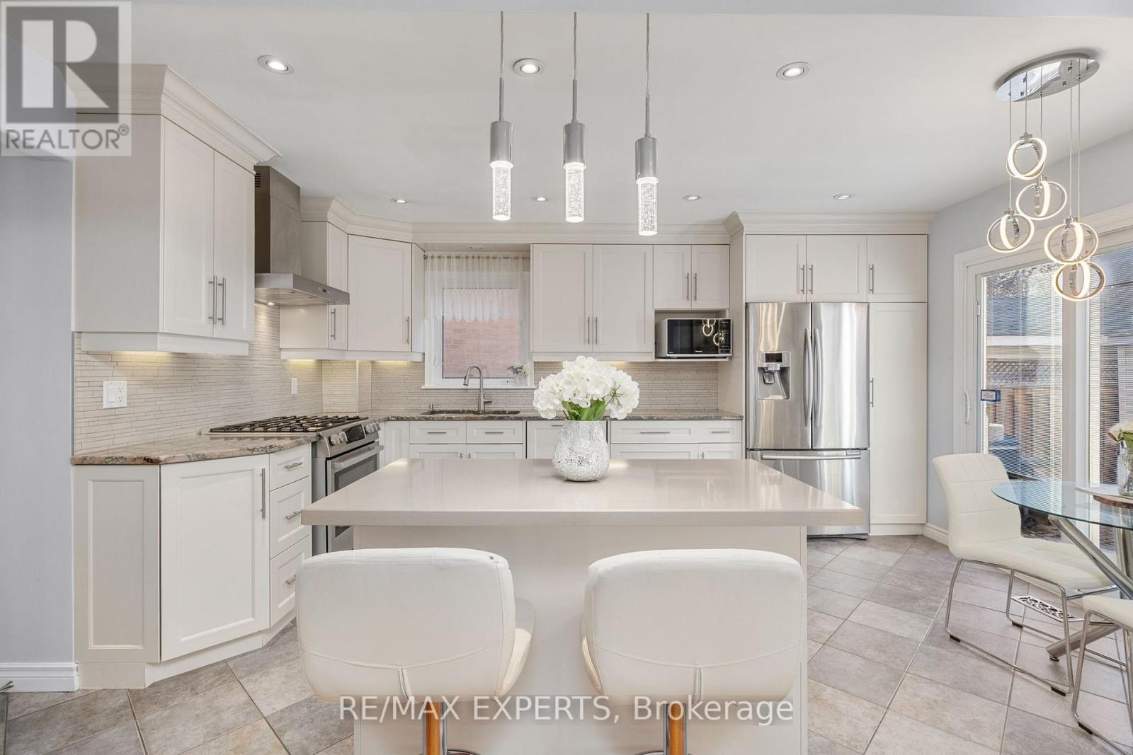 482 Malaga Road, Mississauga, Ontario  L5B 3W2 - Photo 9 - W12578110