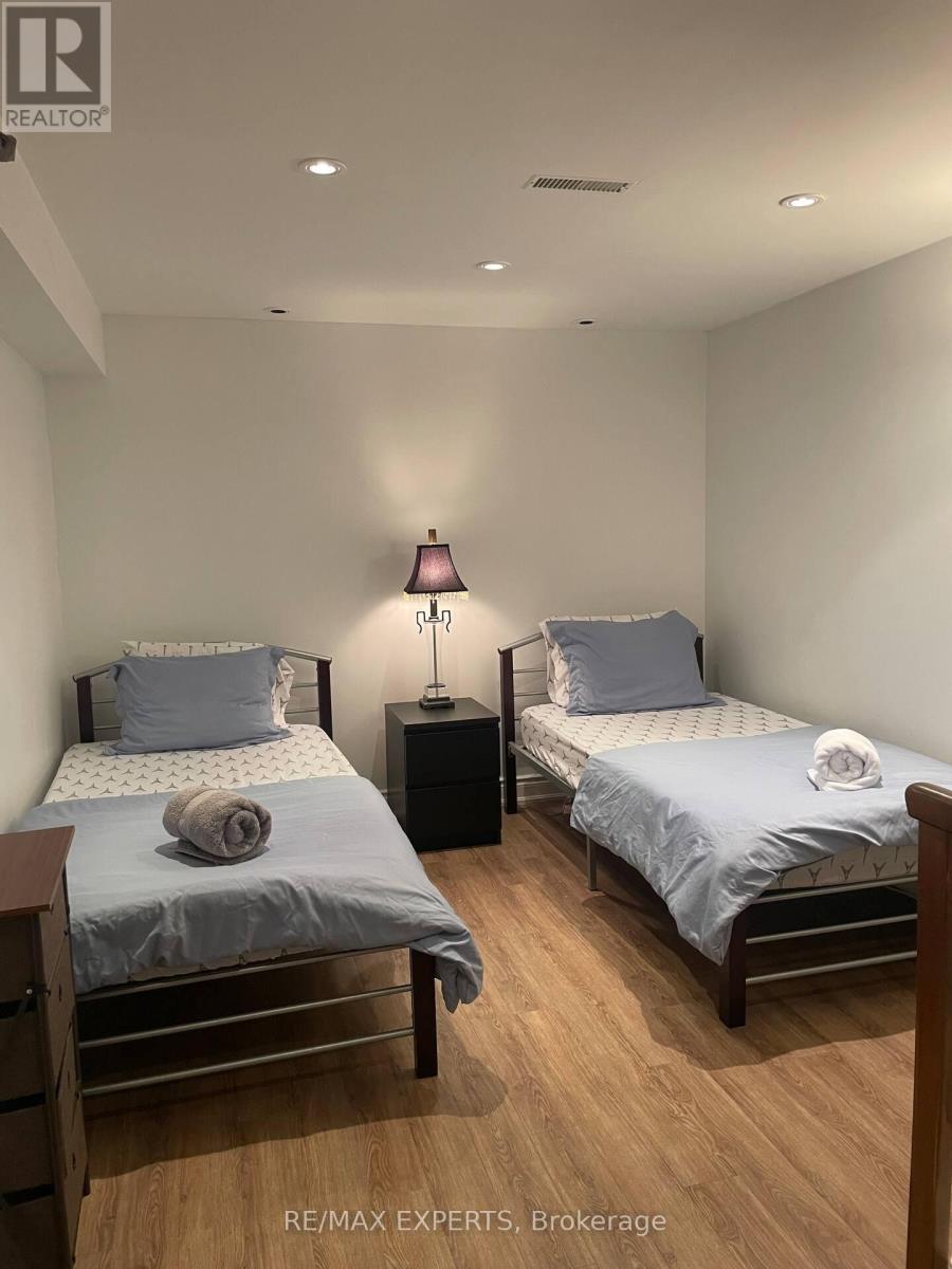 482 Malaga Road, Mississauga, Ontario  L5B 3W2 - Photo 42 - W12578110