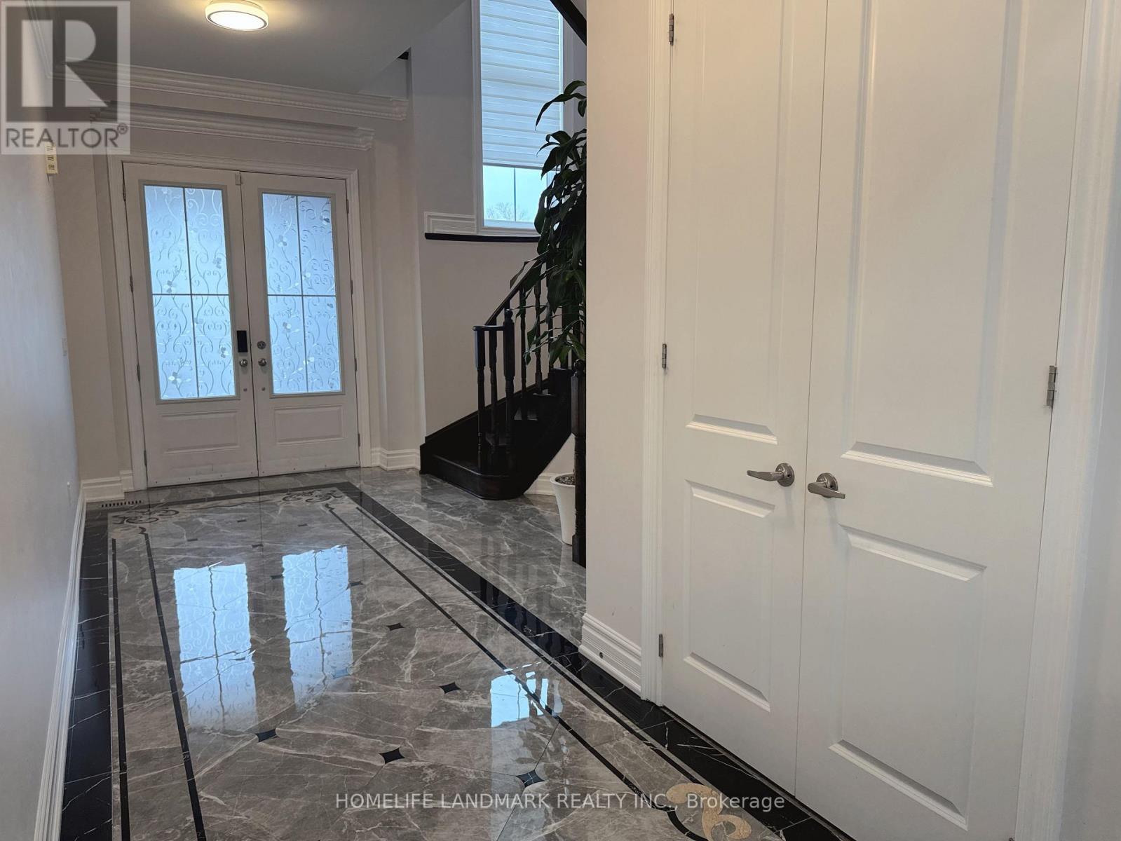 34 Manor Hampton Street, East Gwillimbury, Ontario  L9N 0P9 - Photo 18 - N12576034