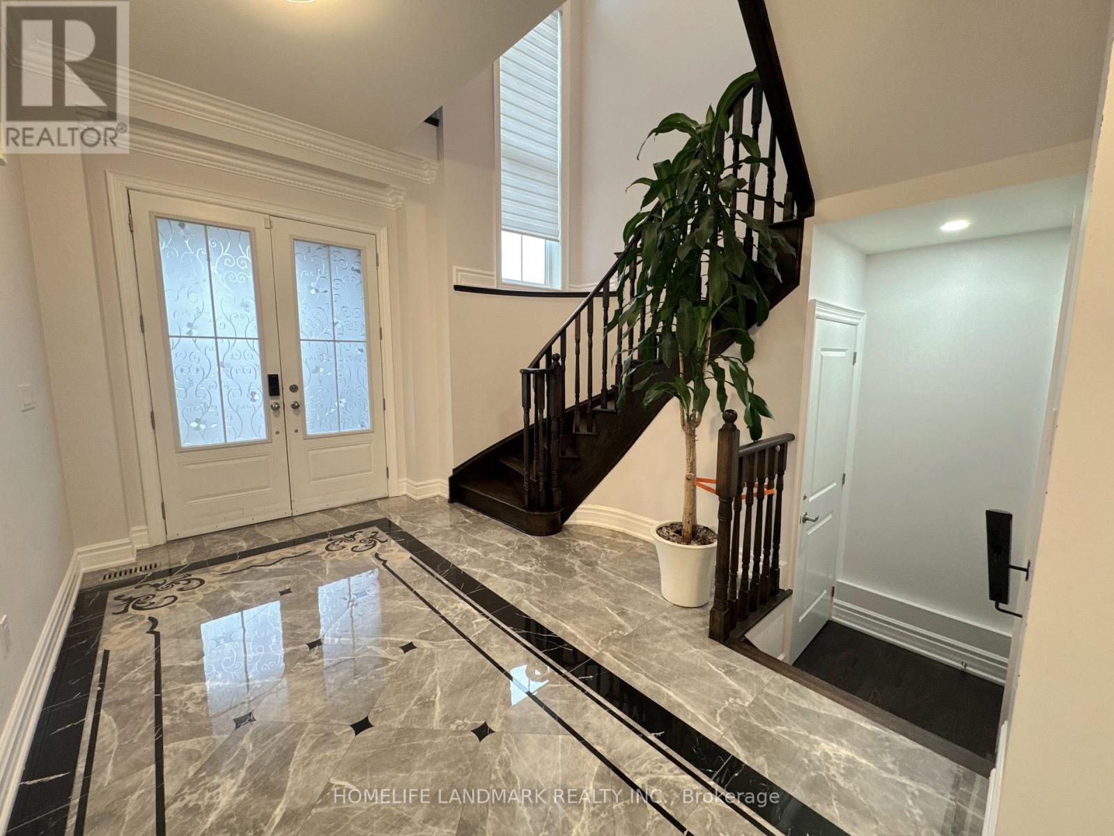 34 Manor Hampton Street, East Gwillimbury, Ontario  L9N 0P9 - Photo 9 - N12576034