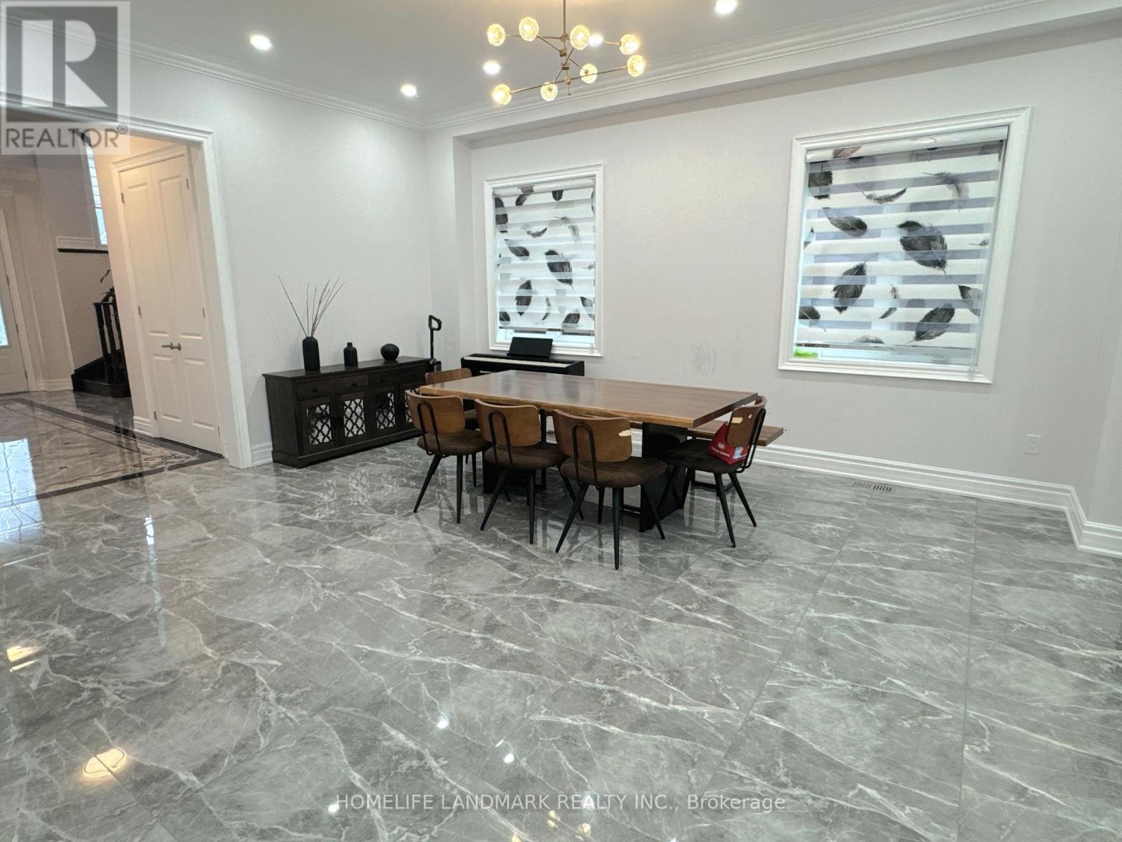 34 Manor Hampton Street, East Gwillimbury, Ontario  L9N 0P9 - Photo 19 - N12576034