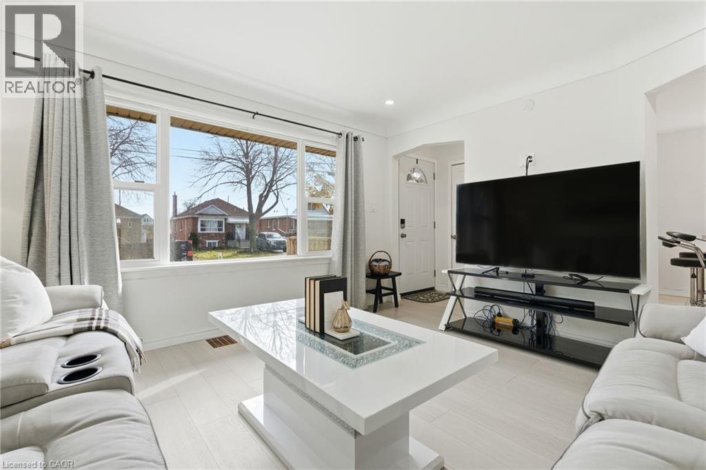 352 East 28th Street, Hamilton, Ontario  L8V 3J6 - Photo 11 - 40790663