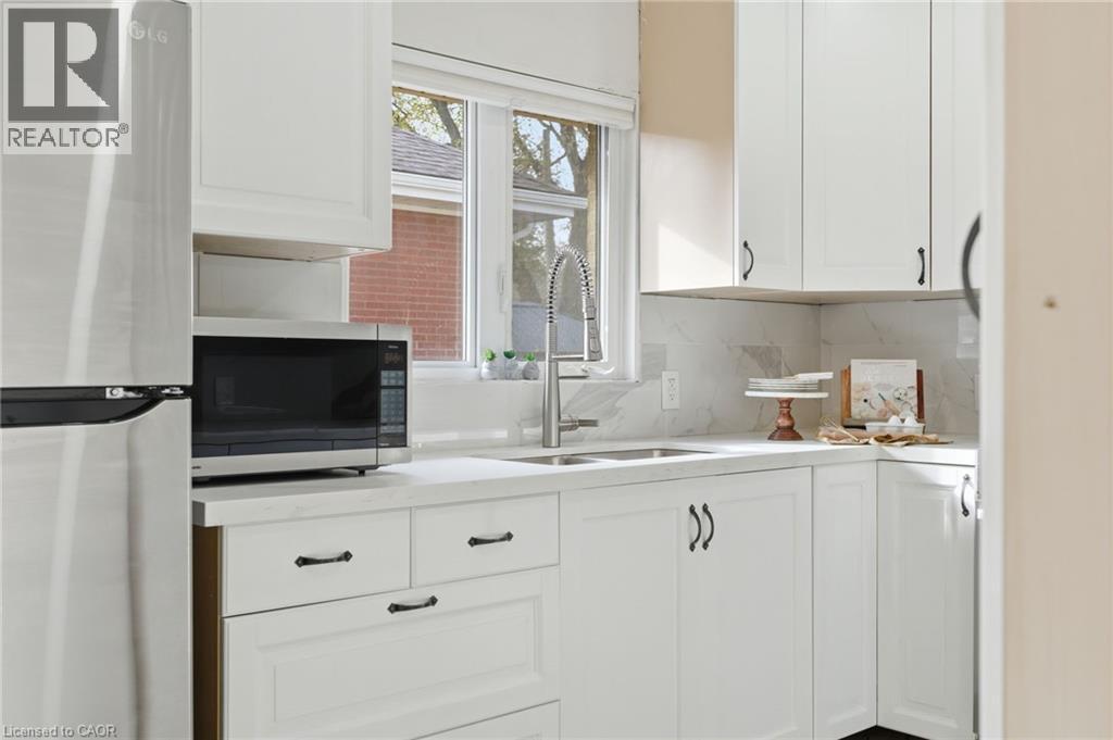 352 East 28th Street, Hamilton, Ontario  L8V 3J6 - Photo 15 - 40790663