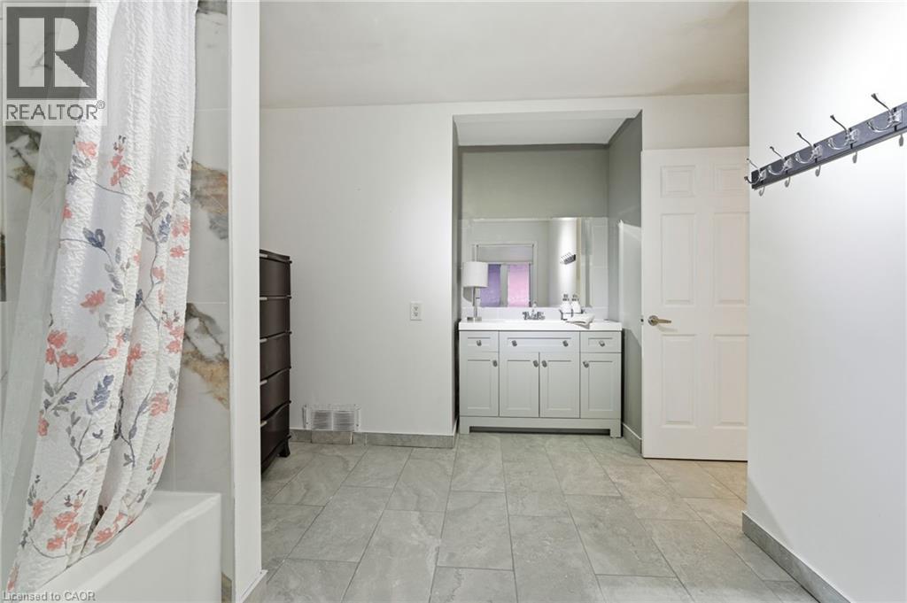 352 East 28th Street, Hamilton, Ontario  L8V 3J6 - Photo 28 - 40790663