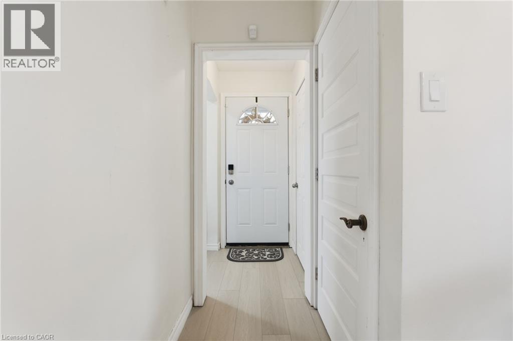 352 East 28th Street, Hamilton, Ontario  L8V 3J6 - Photo 6 - 40790663