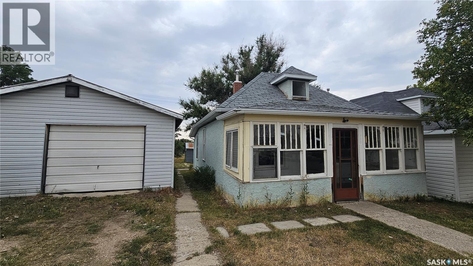 2470 Proton AVENUE, gull lake, Saskatchewan