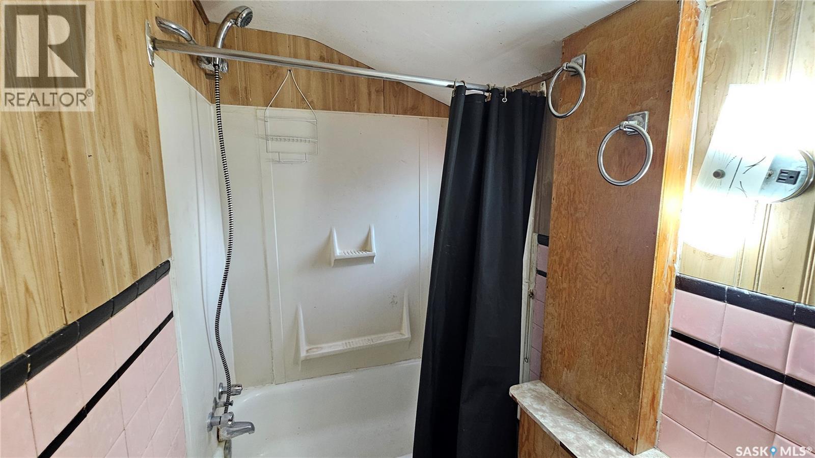 2470 Proton Avenue, Gull Lake, Saskatchewan  S0N 1A0 - Photo 13 - SK024729